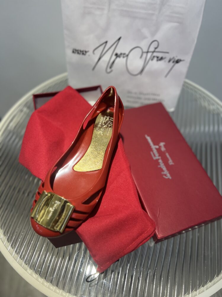 Salvatore Ferragamo 8/10 Trả Khách