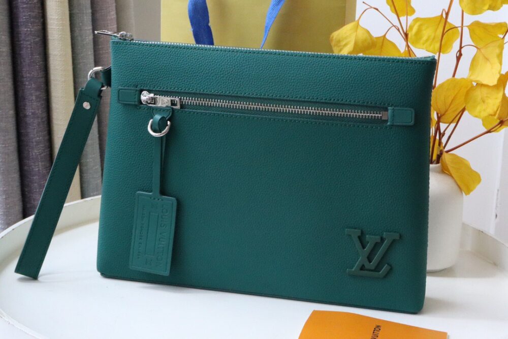 LV Clutch Aerogram M82271 - Hình ảnh 3