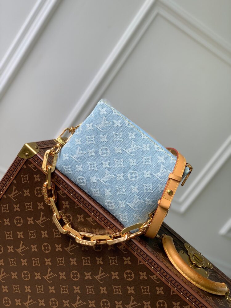 LV Coussin BB M11401