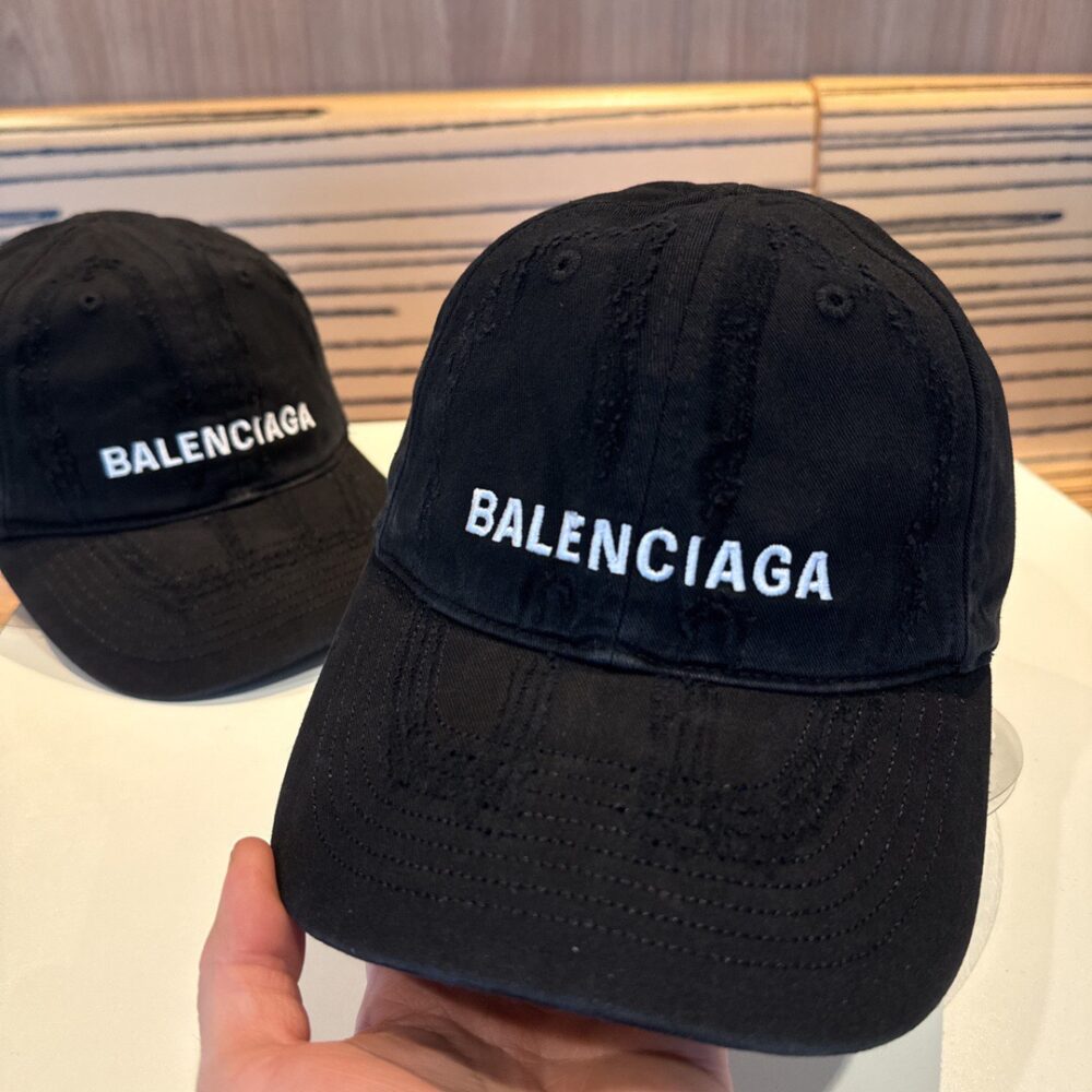 Mũ Balenciaga 3052