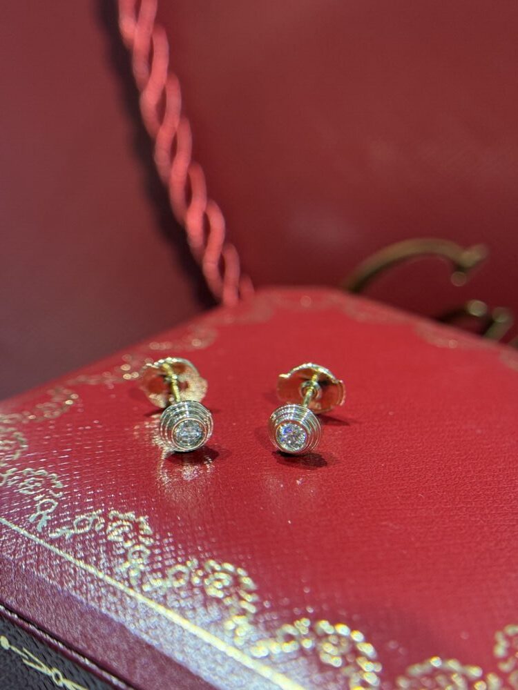ORD Trả KH- Khuyên tai C• artier vàng chế tác 18K