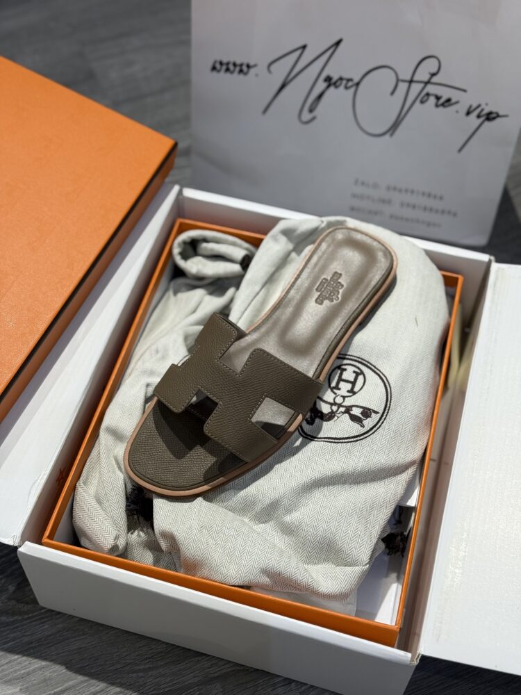 Hàng có sẵn- Dép H• ermes Oran size 38