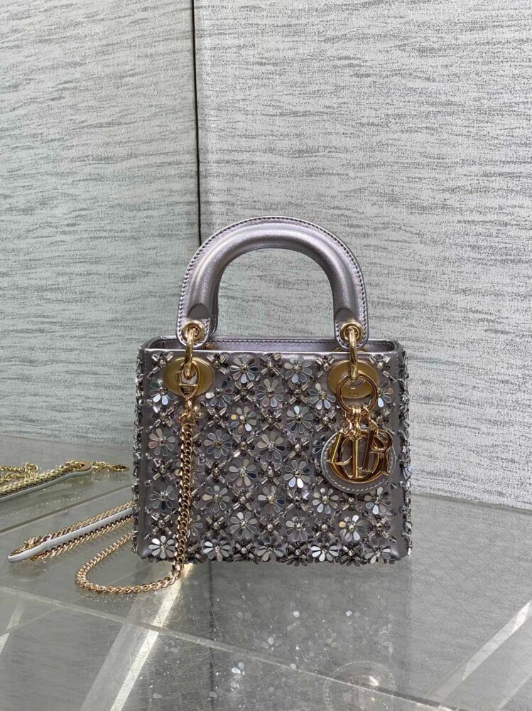 Túi D• ior Lady thêu thủ công 17cm