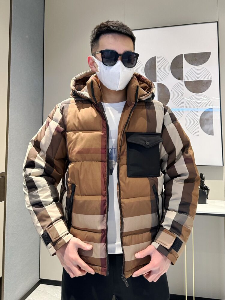 Áo B.uberry  sml  DD🇨🇳FTR