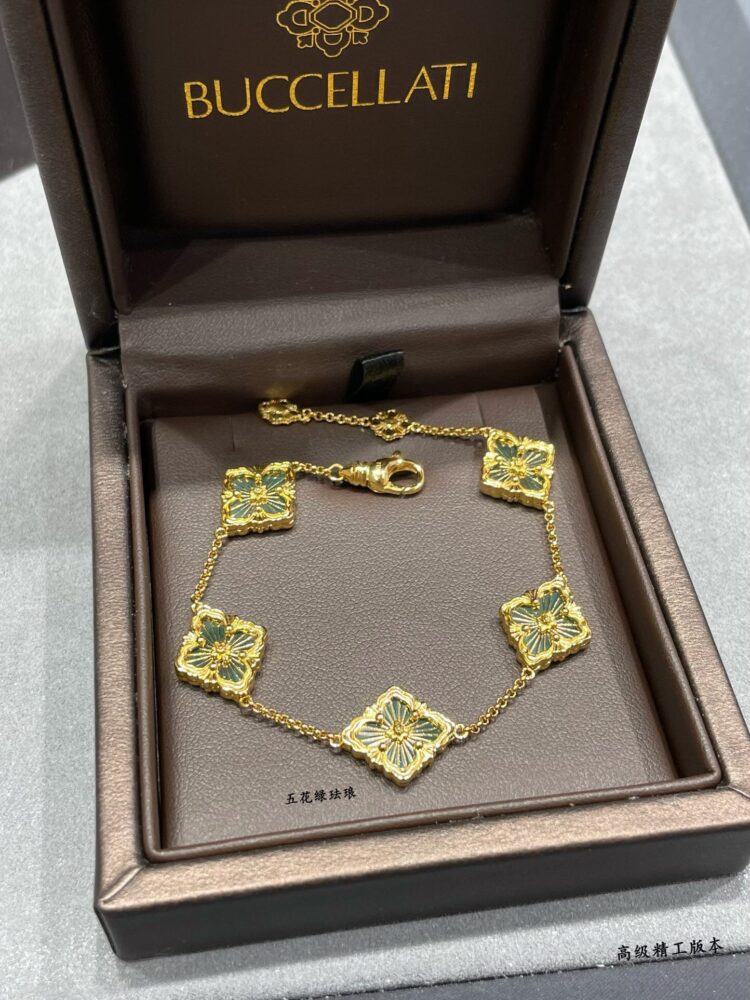 Lắc Tay   20461870