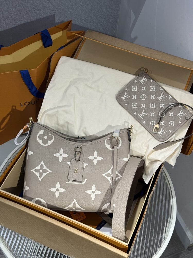 ORD Trả KH- Túi L• V vip CarryAll M47180