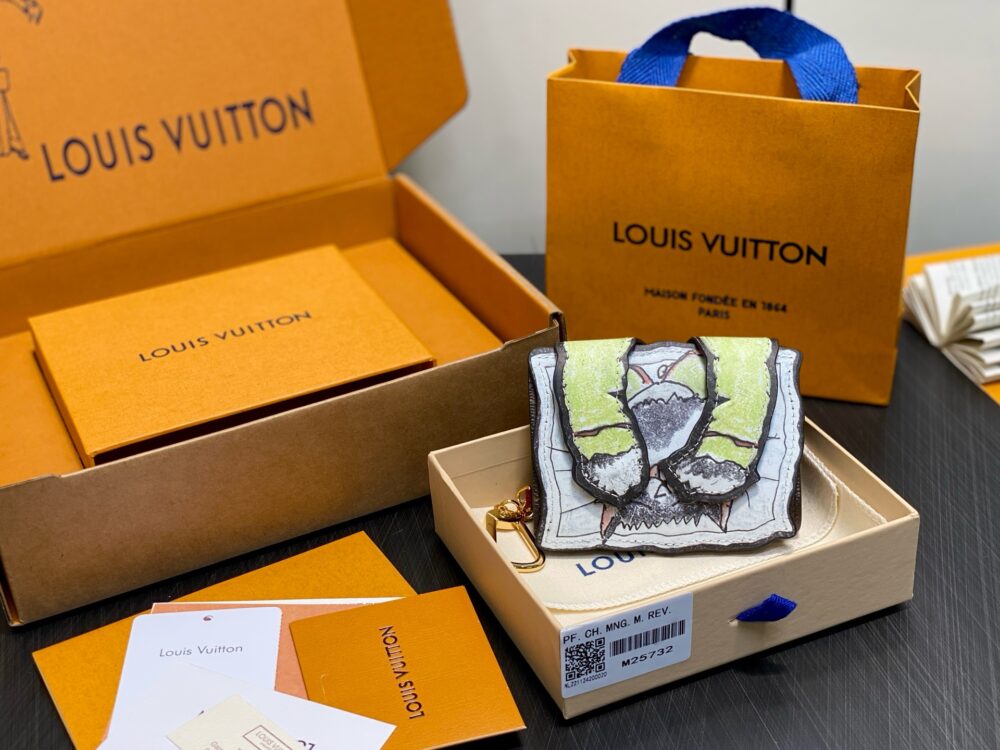 Ví L• V Pawket M25732 8x10.5x1cm