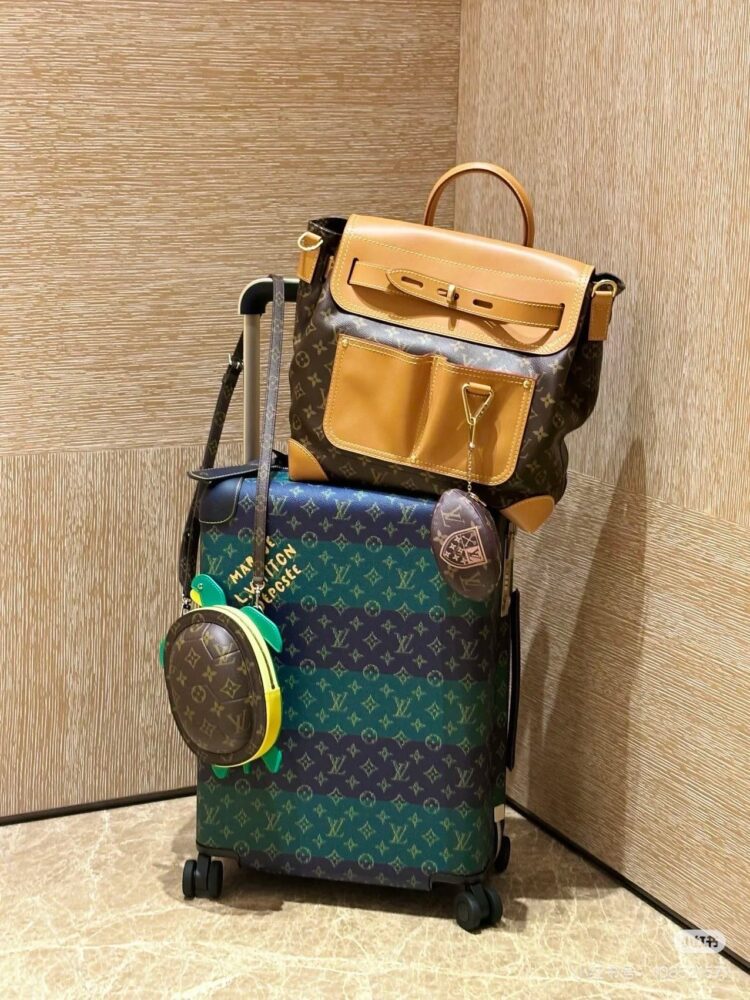 Túi L• V Steamer 30 M25989 33x14x32cm