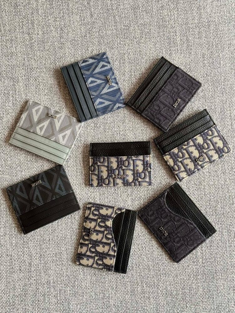 Ví D• ior cardholder