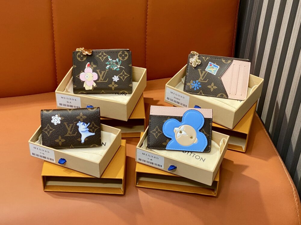 Ví L• V Vivienne Travel 11.5x1.5x9cm