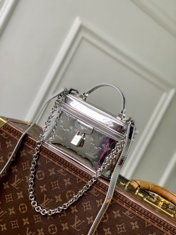 Túi L• V Vanity Chain Pouch Monogram Miroir Silver M26097 19x11.5x6.5cm