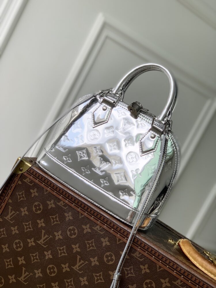 Túi L• V Alma BB Monogram Miroir Silver M26335 23.5x17.5x11.5cm