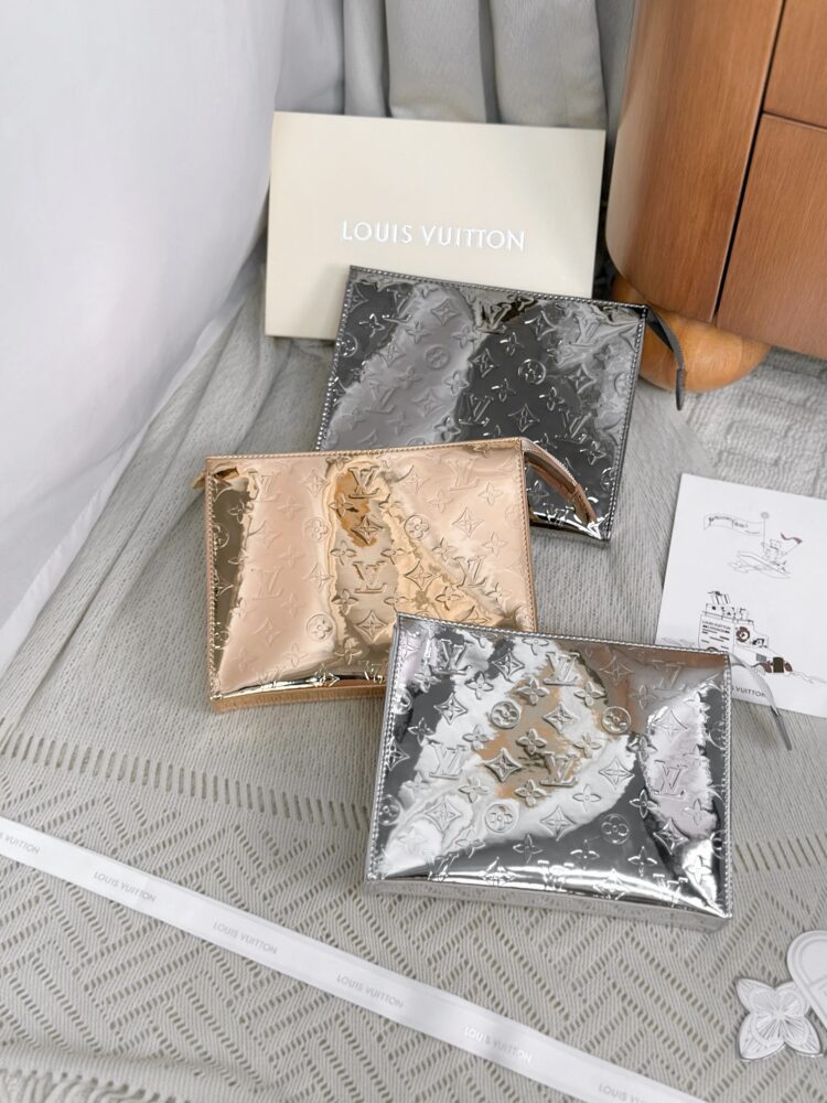 Túi L• V Toilet Pouch M15358 25x20x5.5cm