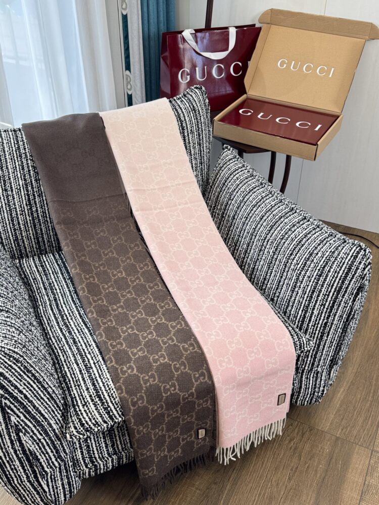 Khăn  G.ucci 30521800