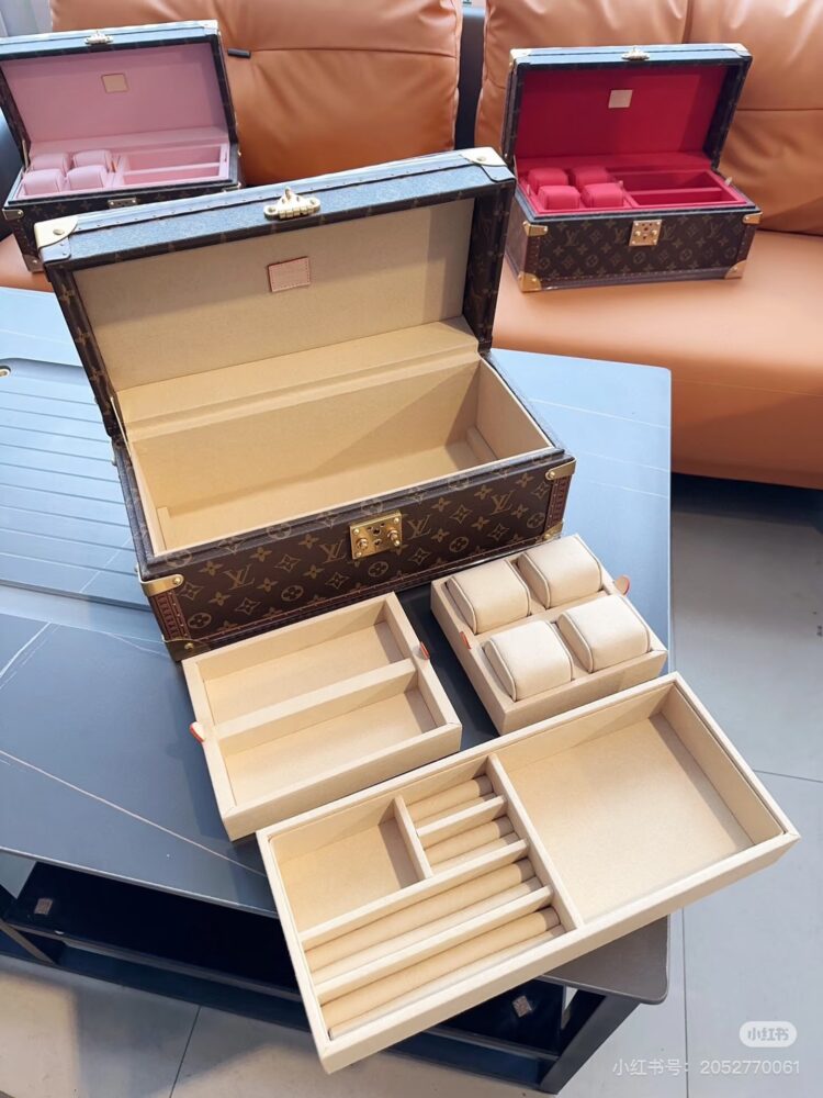 Hộp đựng đồng hồ, trang sức L• V Coffret Accessoires 39x18x17cm