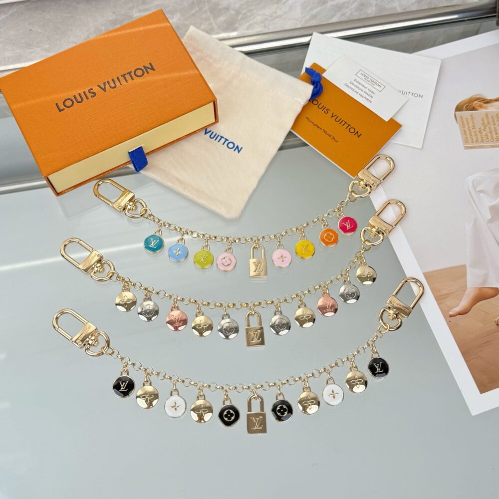 Charm túi L• V Spring Street dây xích 24cm