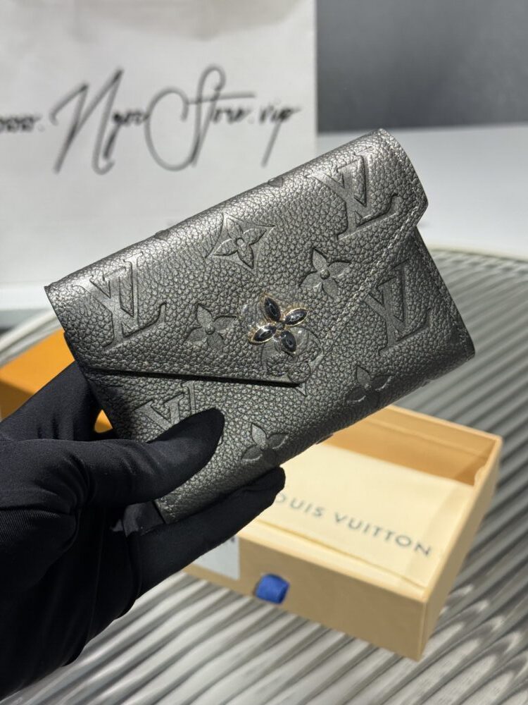 ORD Trả KH- Ví L• V Victorine Shimmery Ink M12746