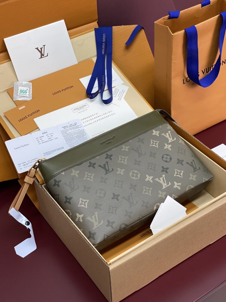 Túi L• V Pochette Voyage Souple M26970 30x21x7.5cm