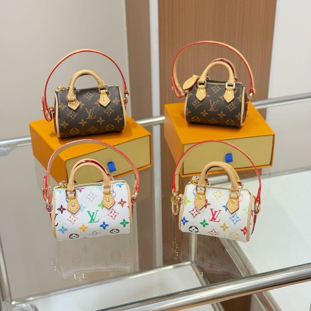 Charm treo túi L• V