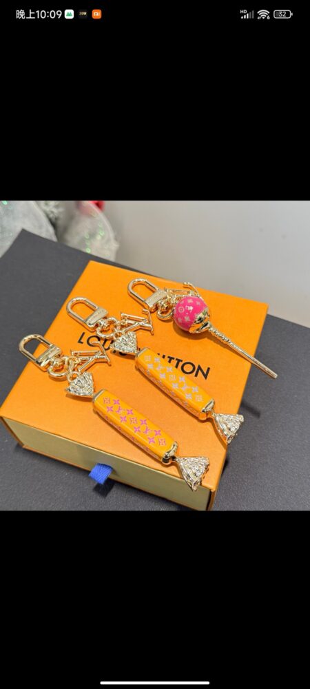 Charm treo túi L• V