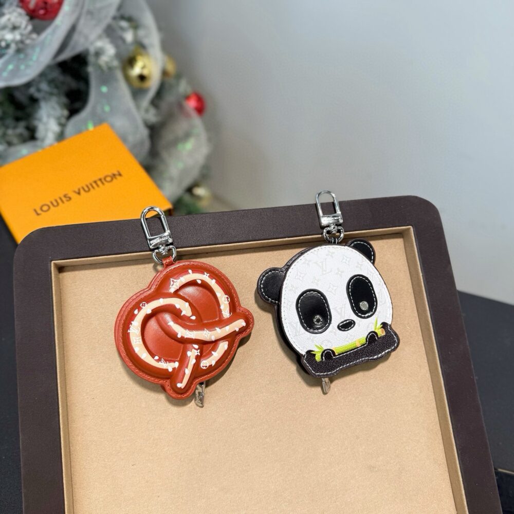 Charm treo túi L• V