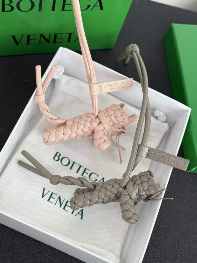 Charm treo túi B• V