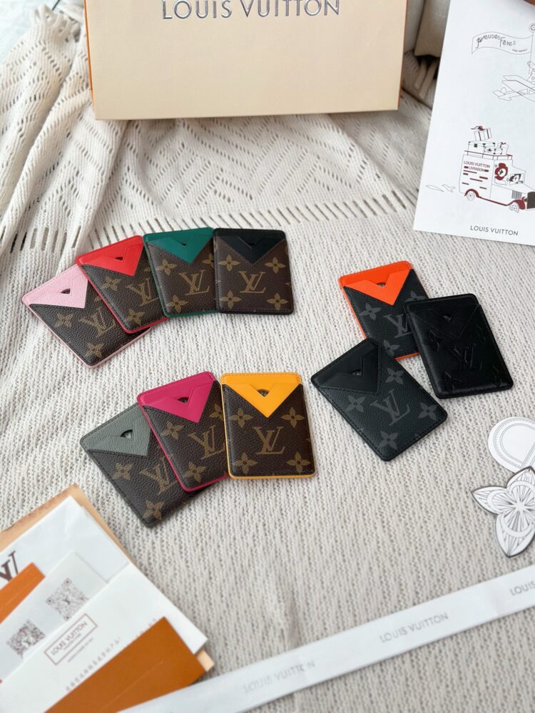 Ví đựng thẻ L• V Porte Cartes Magnet M25659 6.5x9.5x0.5cm