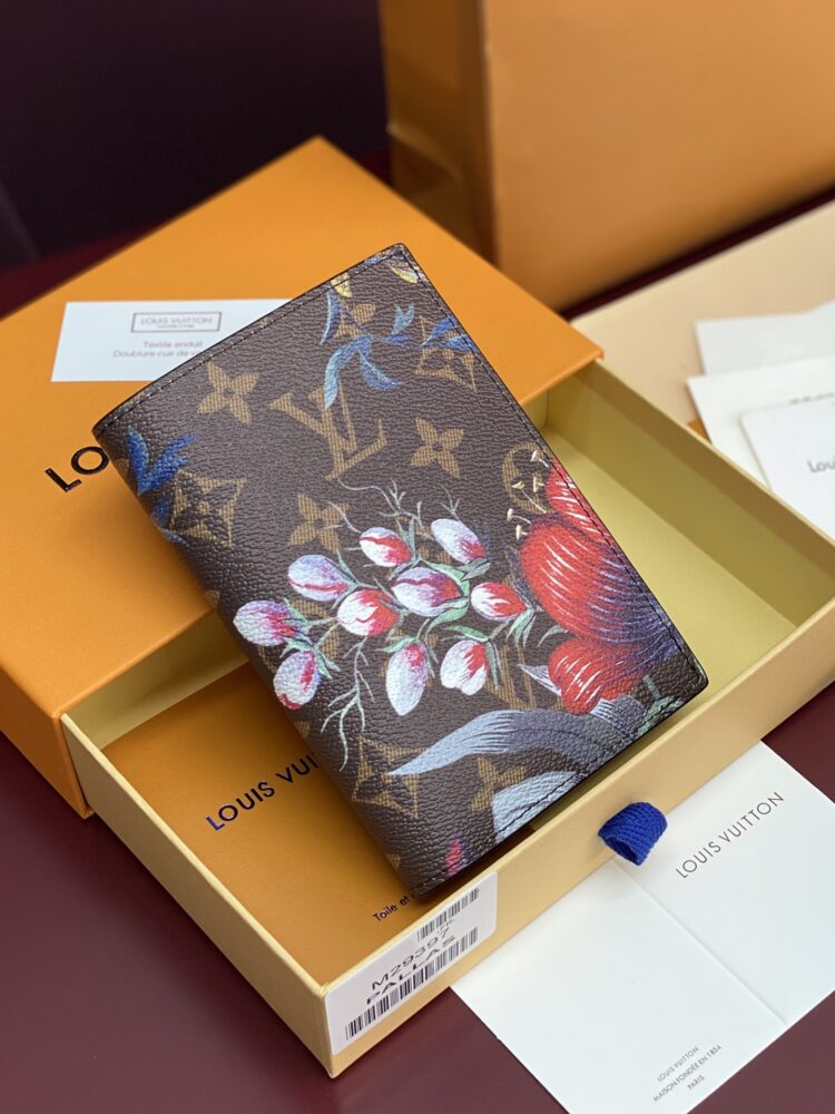 Ví đựng hộ chiếu L• V M29397 10x14x2.5cm