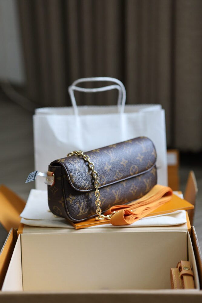 Đơn trả Kh- Túi L• V Pochette Ivy Wallet On Chain
