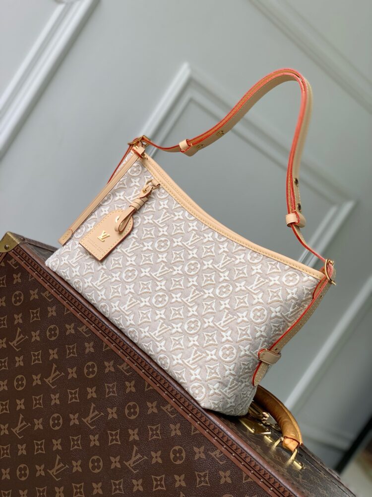 Túi L• V Carry All EastWest M2A136 36x19x10cm